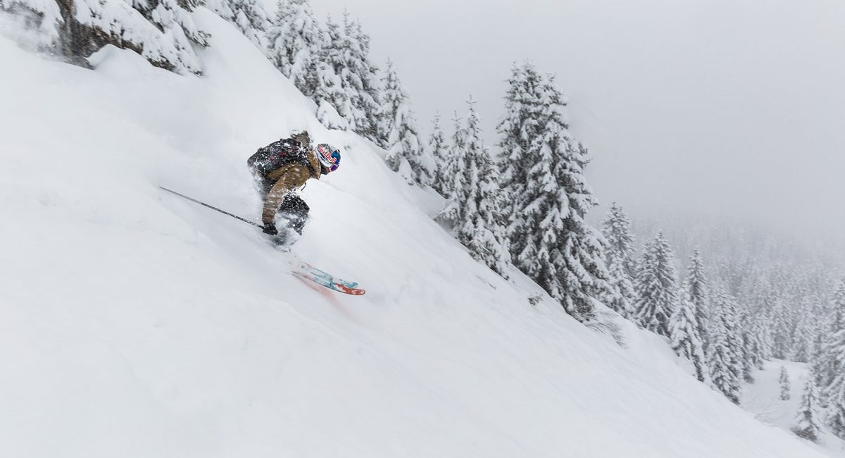 photo de Valentin Delluc en ski dans la poudreuse à Avoriaz